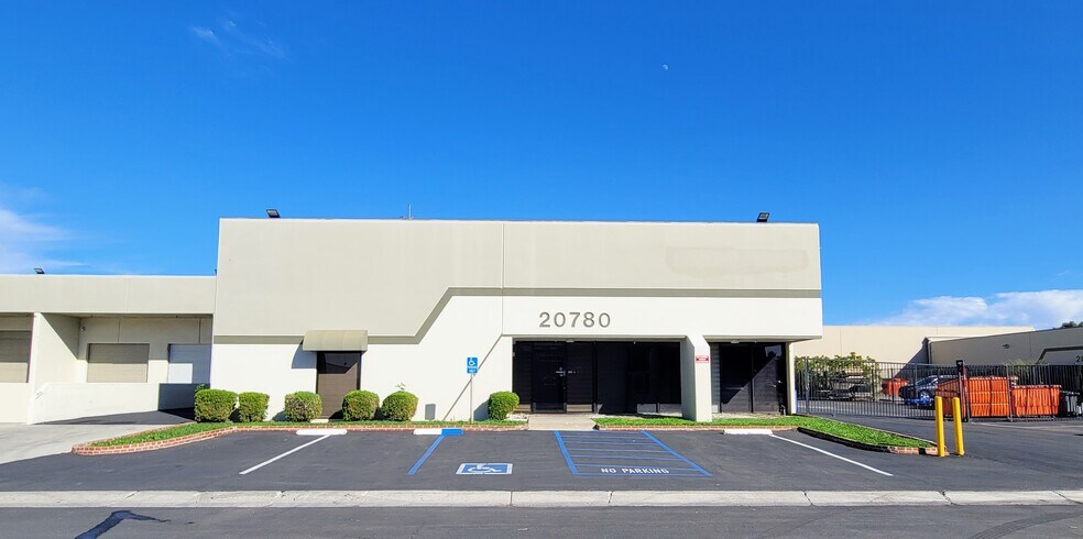 More Photos Of 20770-20780 Leapwood Ave, Carson Warehouse For Lease