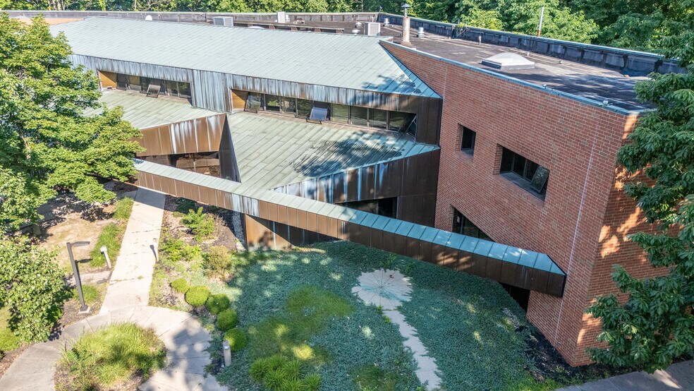 More Photos Of 1015 Michigan Ave, Logansport Flex For Sale