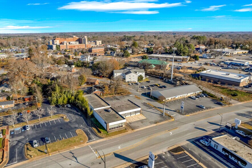 More Photos Of 904 N Main St, Anderson Auto Repair For Sale