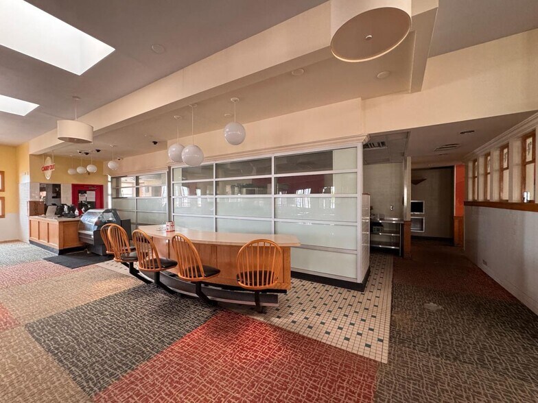 More Photos Of 2439 E Sharon Rd, Cincinnati Restaurant For Sale