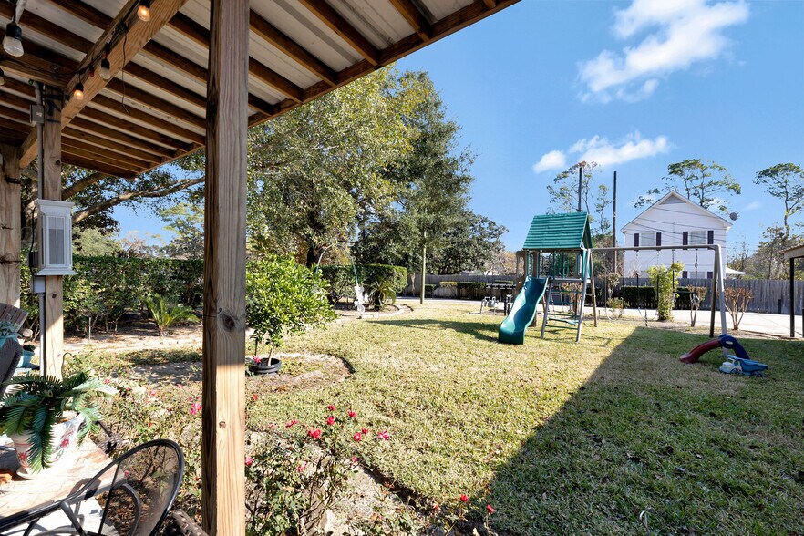 More Photos Of 7648 Broadview Dr, Houston Apartments For Sale