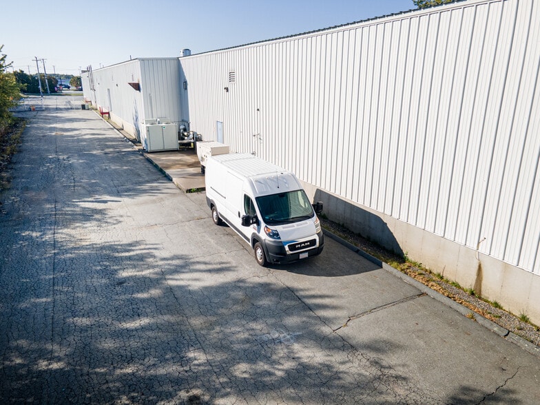 More Photos Of 699 Tarkiln Hill Rd, New Bedford Distribution For Sale