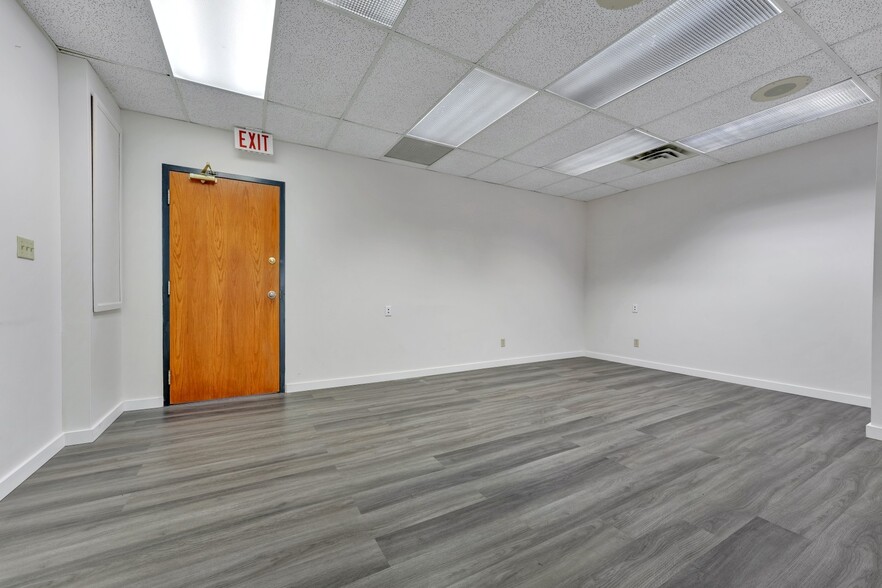 More Photos Of 11861 88 Av, Delta Office For Lease