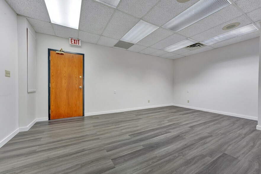 More Photos Of 11861 88 Av, Delta Office For Lease