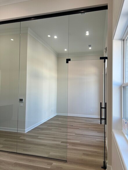 More Photos Of 1325 Main St, Katy Medical For Lease