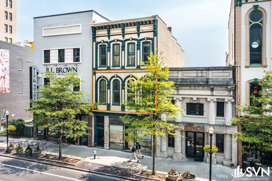 More Photos Of 127-129 W Main St, Lexington Storefront Retail Office For Lease