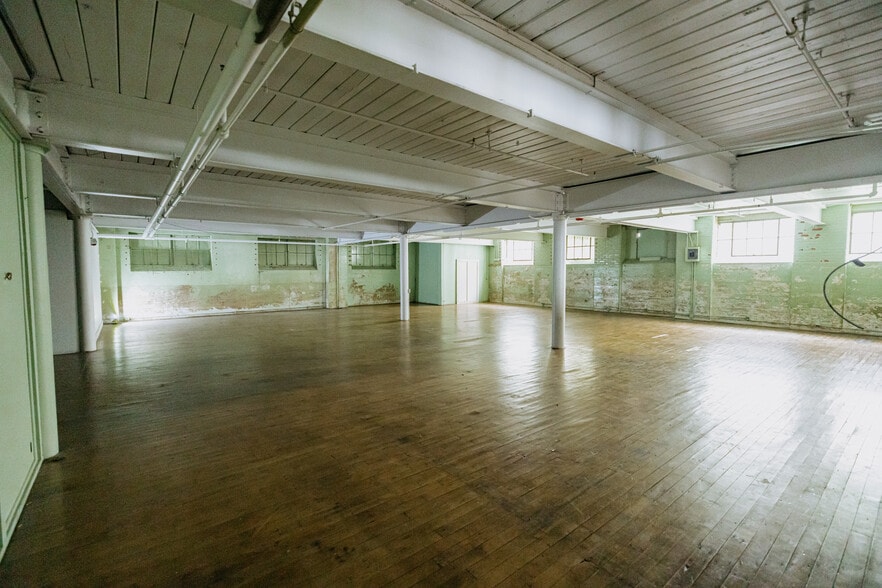 More Photos Of 250 Mill St, Taylors Restaurant For Lease