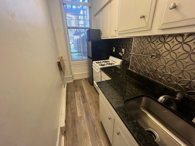 More Photos Of 1128 Spruce St, Philadelphia Multifamily For Sale