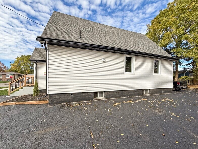 More Photos Of 364 Regent St, Orillia Religious Facility For Sale