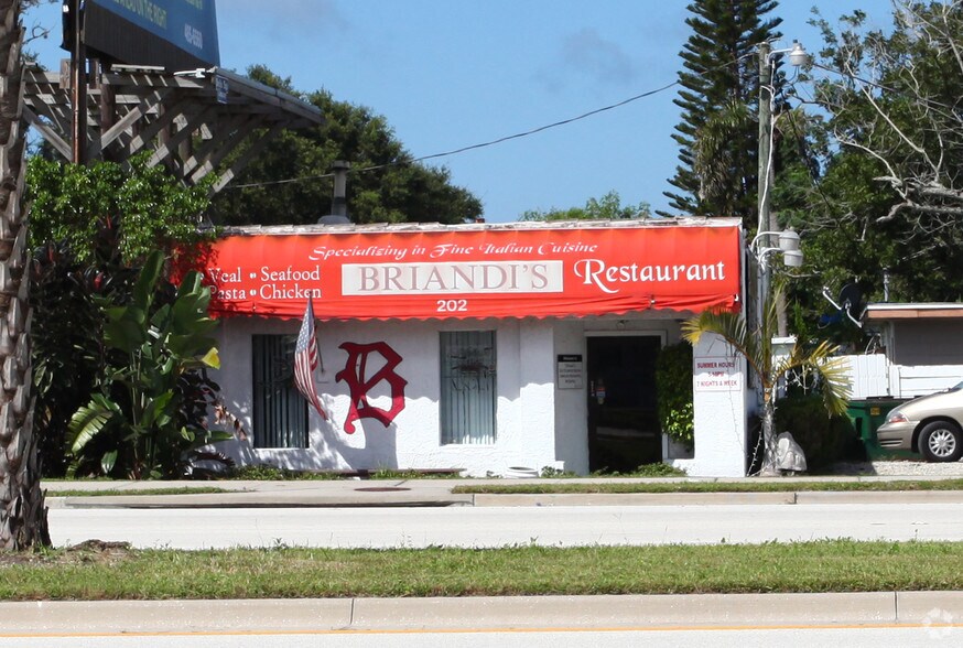 Primary Photo Of 202 Tamiami Trl S, Nokomis Restaurant For Sale