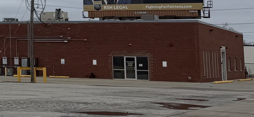 More Photos Of 1515 E Euclid Ave, Des Moines Warehouse For Sale