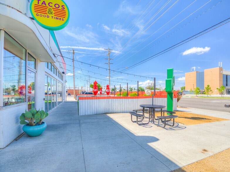 More Photos Of 916 NW 6th St, Oklahoma City Storefront Retail Office For Sale