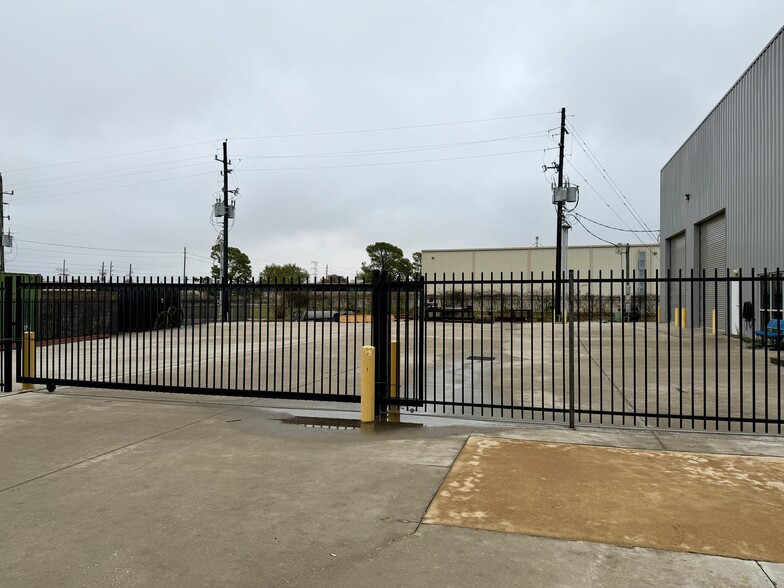 More Photos Of 11755 W Little York Rd, Houston Unknown For Lease