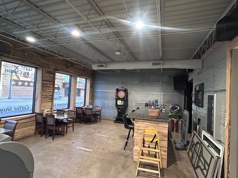 More Photos Of 615 N Main St, Mitchell General Retail For Sale