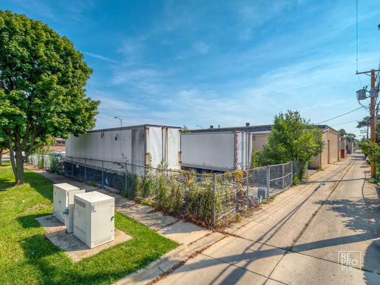 More Photos Of 7829-7839 W Grand Ave, Elmwood Park Warehouse For Lease