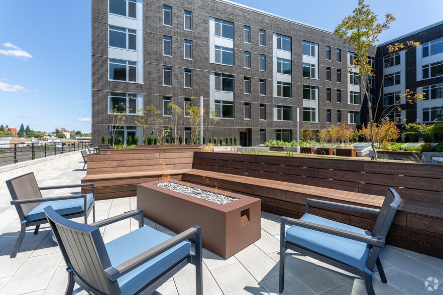 More Photos Of 700 Waterfront Way, Vancouver Apartments For Lease