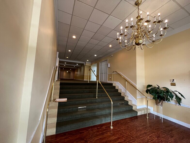 More Photos Of 110 B St, Saint Albans Funeral Home For Sale