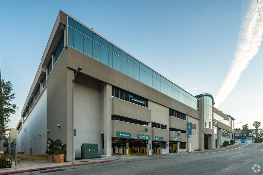 More Photos Of 1601 Pacific Coast Hwy, Hermosa Beach General Retail For Sale