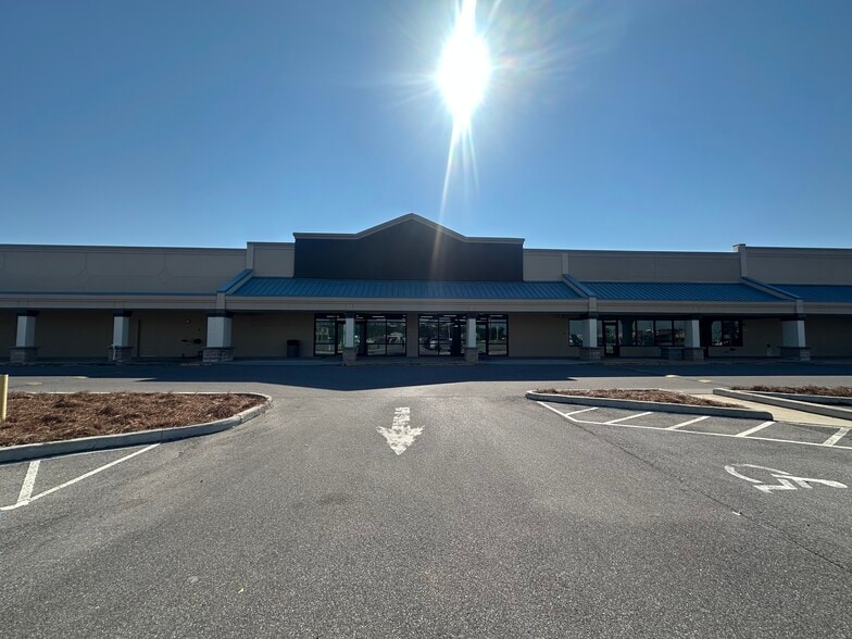 More Photos Of 2493-2549 S Ferdon Blvd, Crestview Unknown For Lease