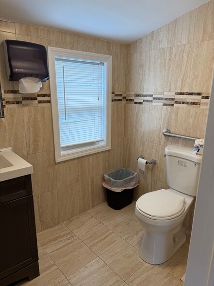 More Photos Of 90 Medford Ave, Patchogue Medical For Sale