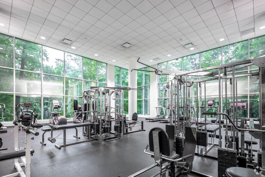 More Photos Of 500 Summit Lake Dr, Valhalla Unknown For Lease