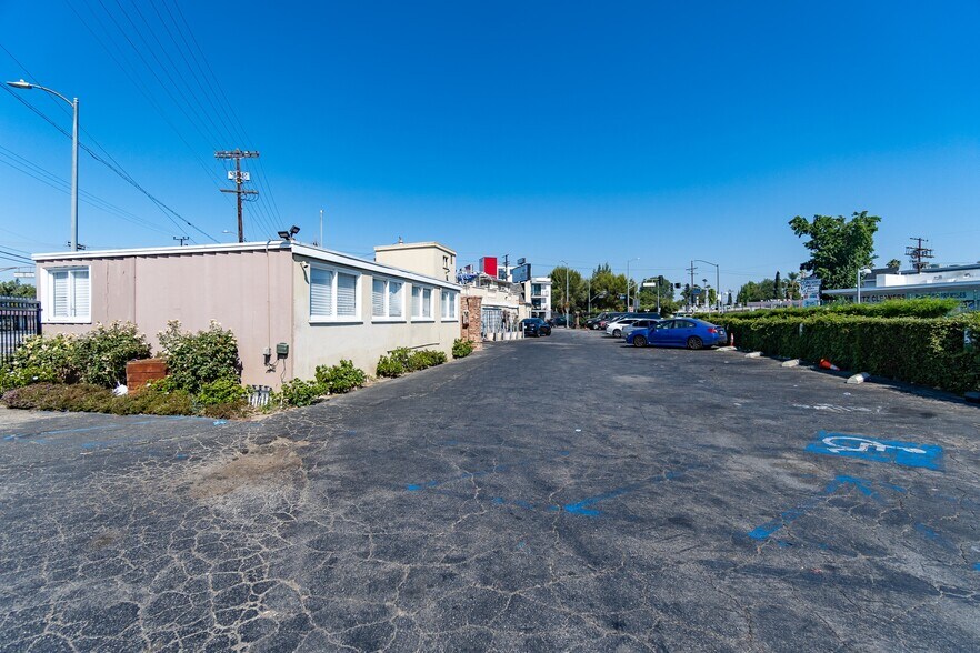 More Photos Of 6000 Woodman Ave, Van Nuys Storefront Retail Office For Lease
