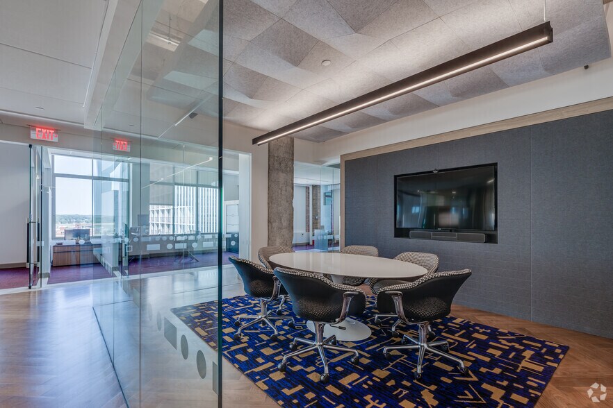 More Photos Of 320 S Boston Ave, Tulsa Office For Sale