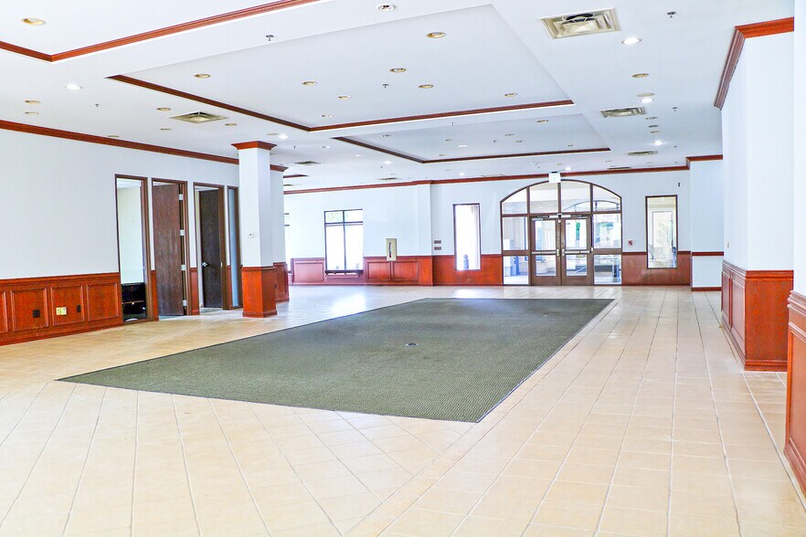 More Photos Of 16600 N Dallas Pky, Dallas Office For Lease