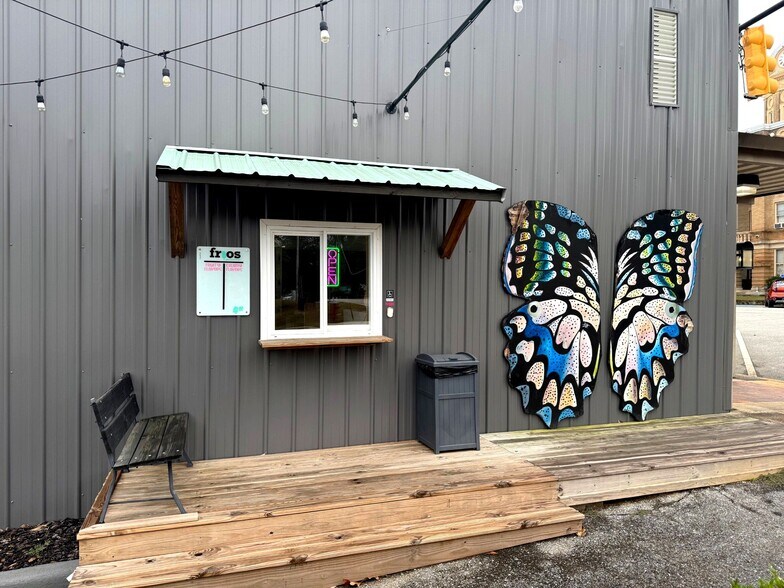 More Photos Of 40 Court Sq, Ashland Restaurant For Sale