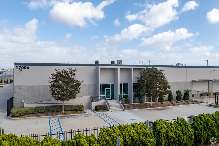 More Photos Of 17006 S Figueroa St, Gardena Warehouse For Lease