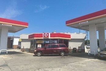 Primary Photo Of 590 S Washington Ave, Kankakee Service Station For Sale