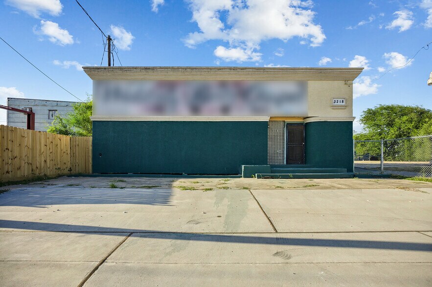 More Photos Of 3210 Leopard St, Corpus Christi General Retail For Sale