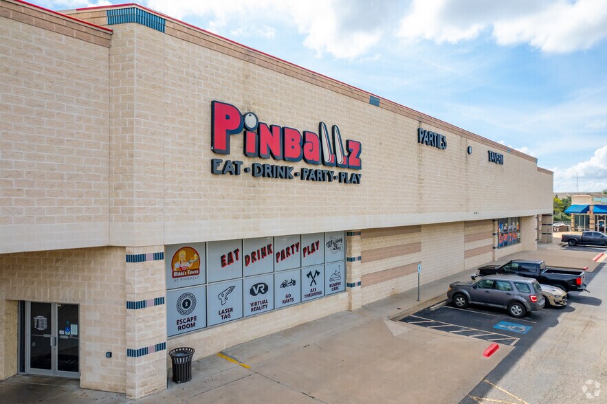 More Photos Of 13729 Research Blvd, Austin Freestanding For Lease