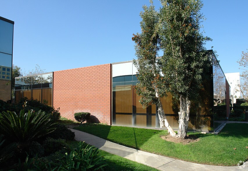 More Photos Of 4740 Von Karman Ave, Newport Beach Medical For Lease