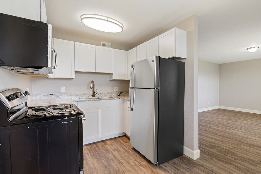 More Photos Of 146 Del Mar Cir, Aurora Apartments For Sale