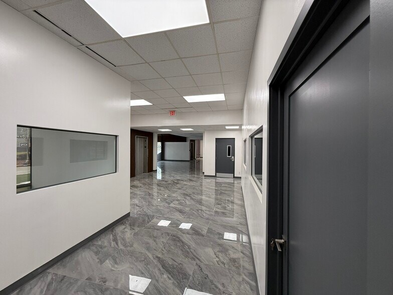 More Photos Of 900 N University Blvd, Jacksonville Medical For Lease