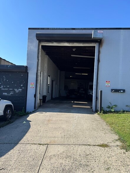 More Photos Of 52-56 Elwood Ave, Newark Warehouse For Lease
