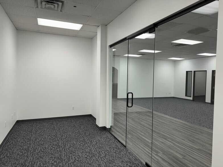 More Photos Of 2853 Dickerson Pky, Carrollton Light Distribution For Lease