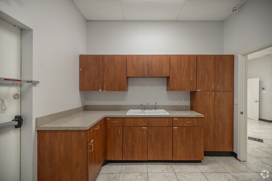 More Photos Of 15115 Westheimer Rd, Houston Storefront Retail Office For Lease