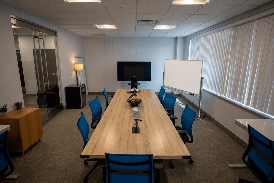 More Photos Of 8000 Brooktree Rd, Wexford Medical For Lease