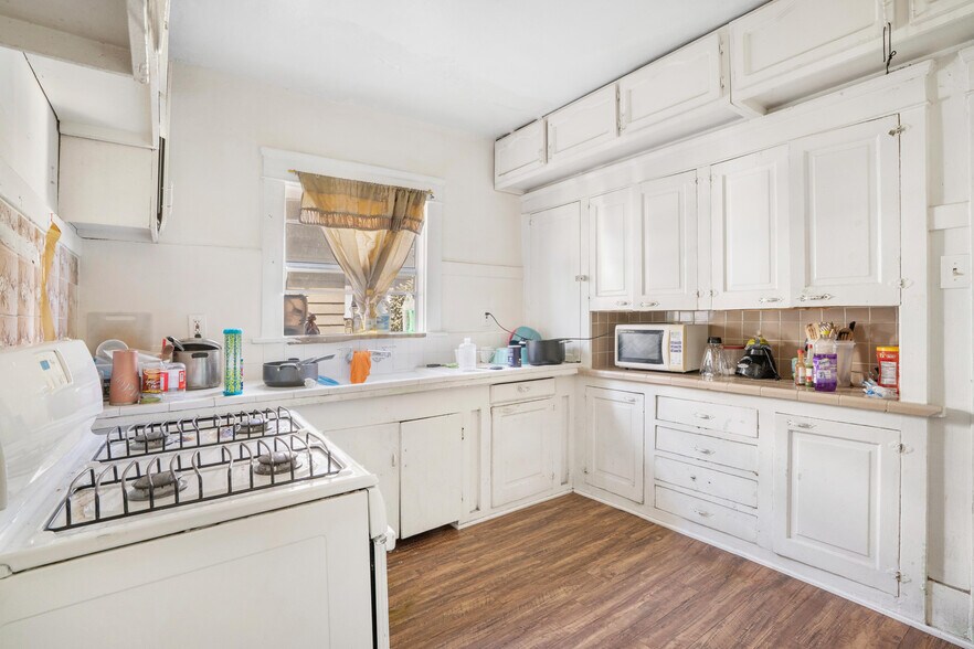 More Photos Of 239 W 43rd St, Los Angeles Apartments For Sale