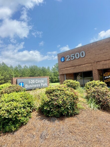 More Photos Of 2500 Park Central Blvd, Decatur Distribution For Lease