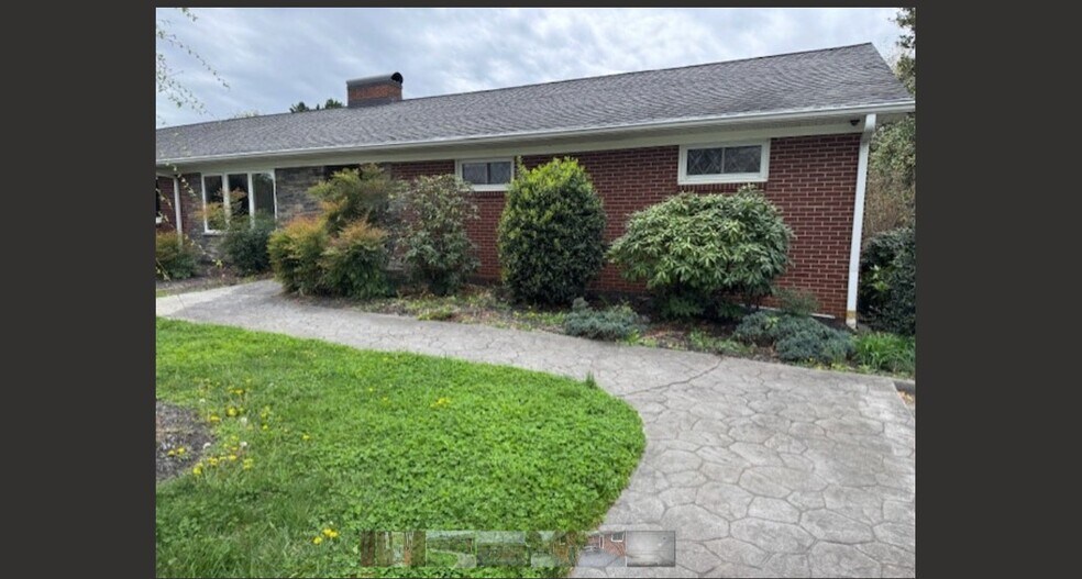 Primary Photo Of 4909 Boone Trl, Millers Creek Flex For Sale