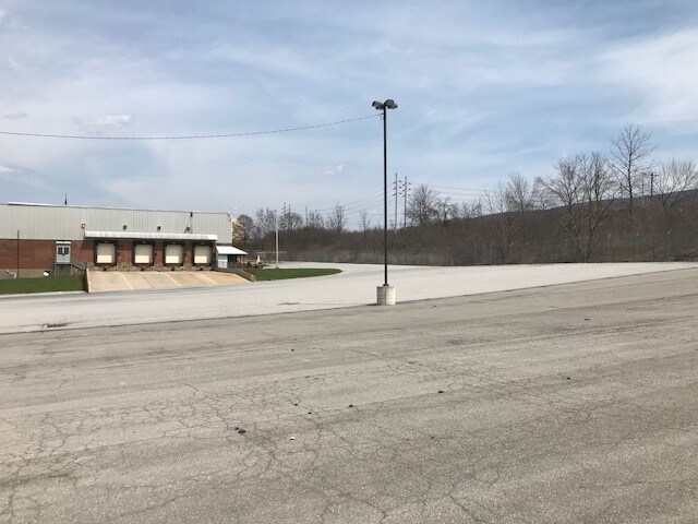 More Photos Of 3121 Pleasant Valley Blvd, Altoona Light Distribution For Lease