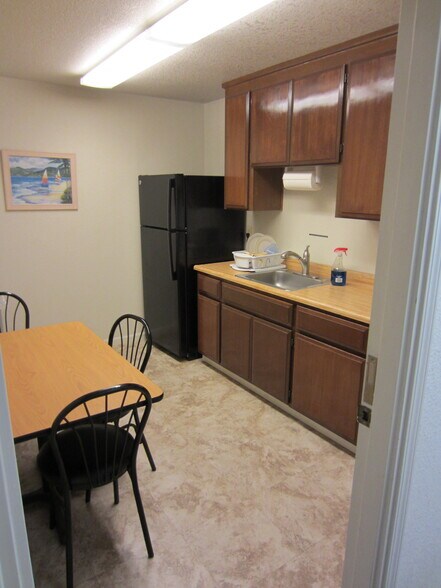 More Photos Of 1660 W Linne Rd, Tracy Office For Lease