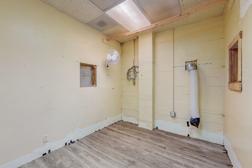 More Photos Of 1823 Commercial St NE, Albuquerque Warehouse For Sale