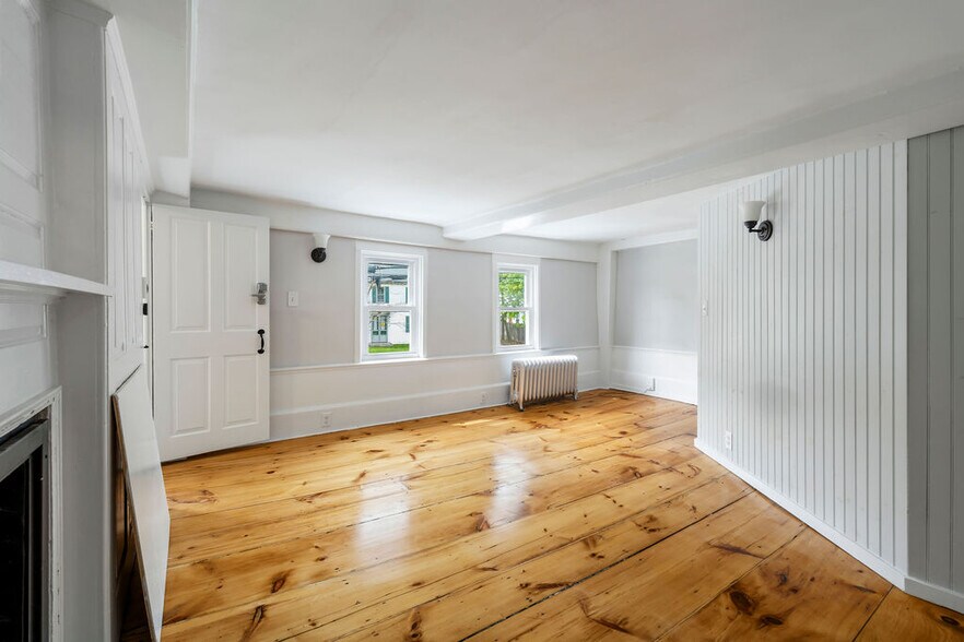 More Photos Of 3 Portsmouth Ave, Exeter General Retail For Sale