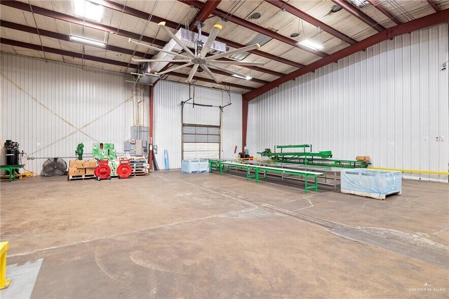 More Photos Of 1300 W US Highway 83, Alamo Warehouse For Lease
