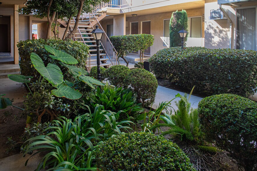 More Photos Of 1755 Granville Ave, Los Angeles Apartments For Sale