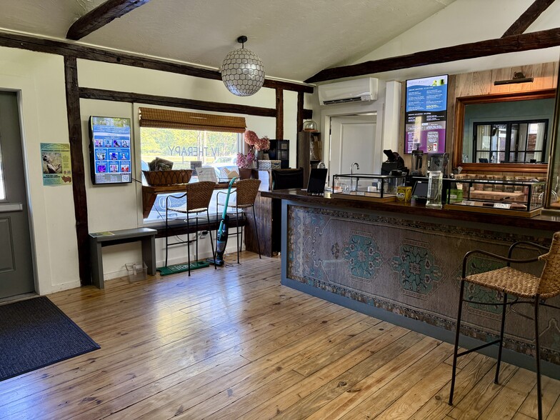 More Photos Of 104 Mill Hill Rd, Woodstock General Retail For Sale